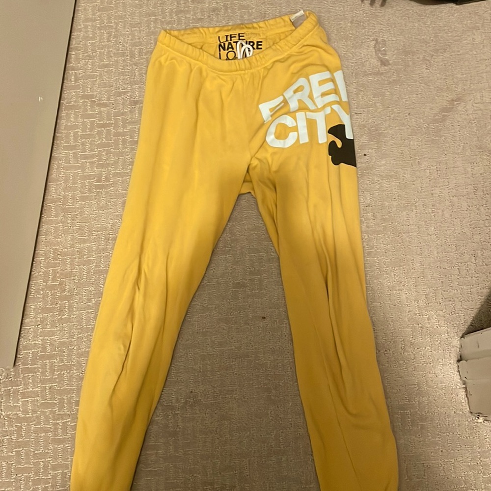FREE CITY SWEATS